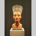 f18j3pm038-nefertiti1